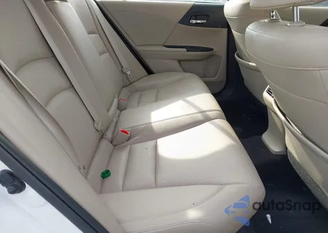 2017 Honda Accord Hybrid Touring z USA, uszkodzony, nr VIN JHMCR6F73HC020777